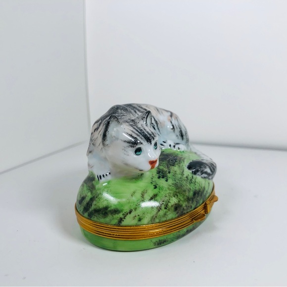 Limoges Trinket box - Chamart Limoges Porcelain Cat Box - Picture 2 of 15